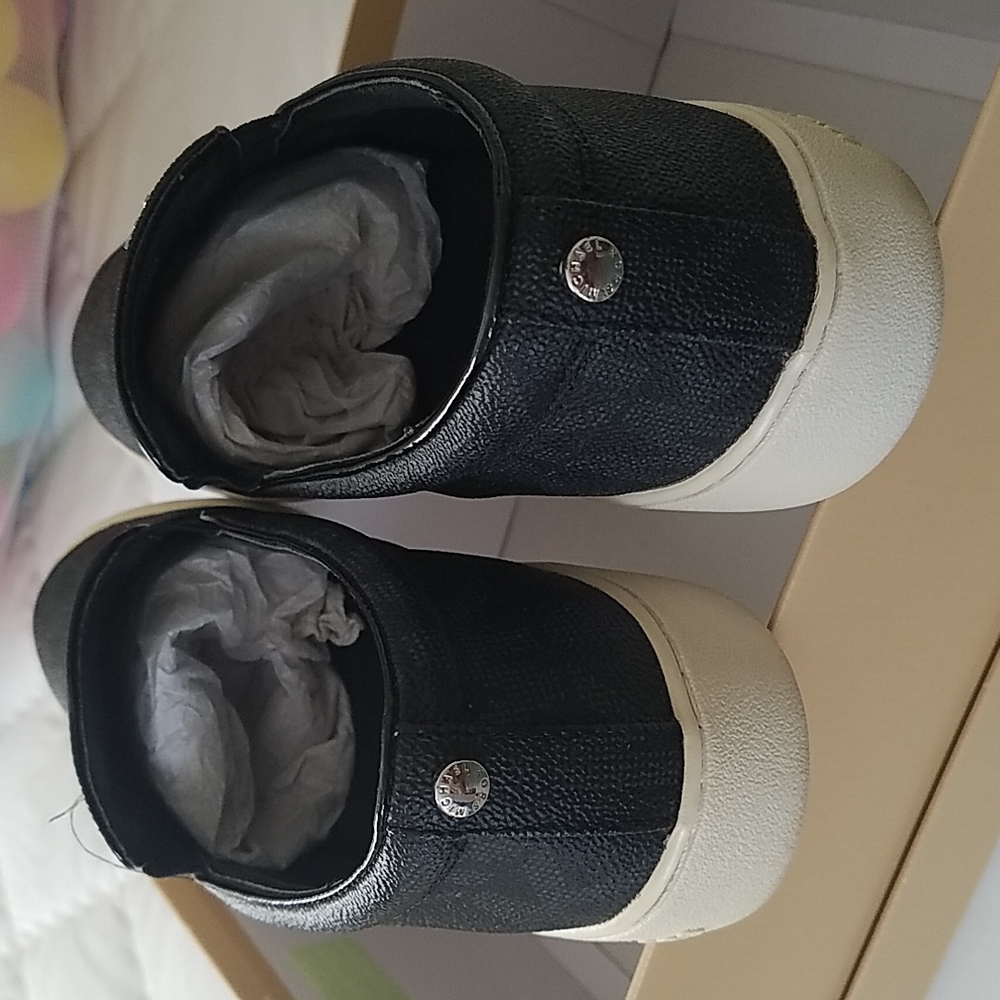 Michael Kors Keaton Slip On - Picture 2 of 4